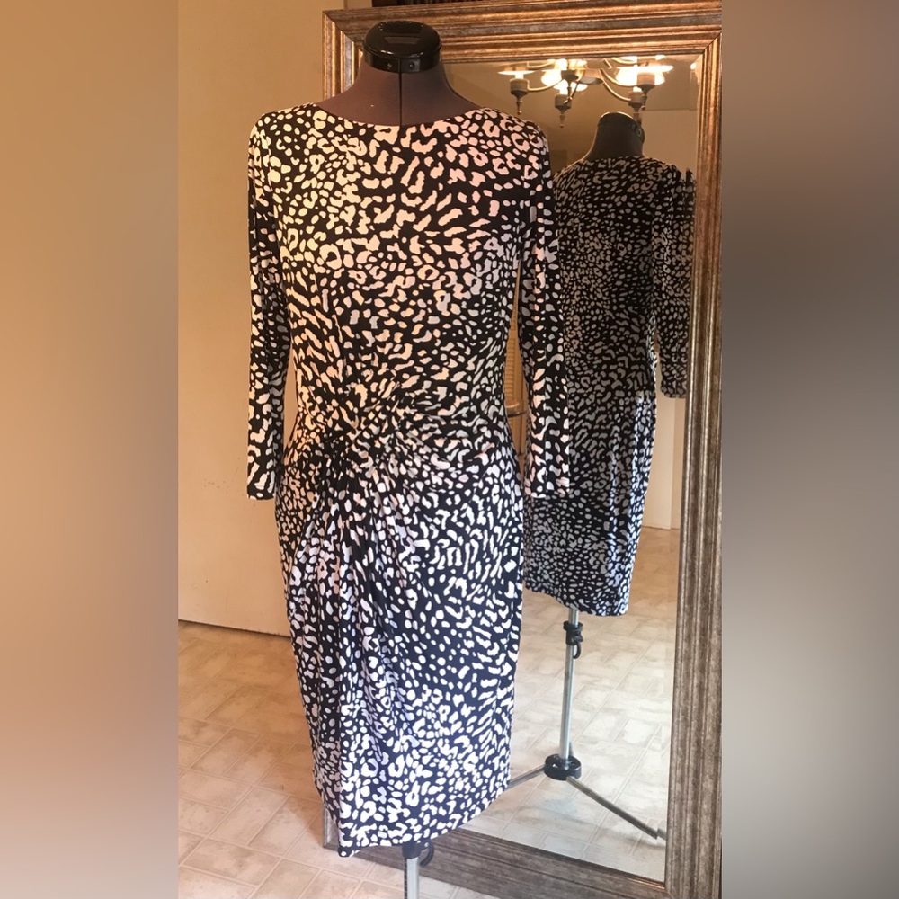 Adrianna Papell size 6 Black & White leopard print jersey dress.